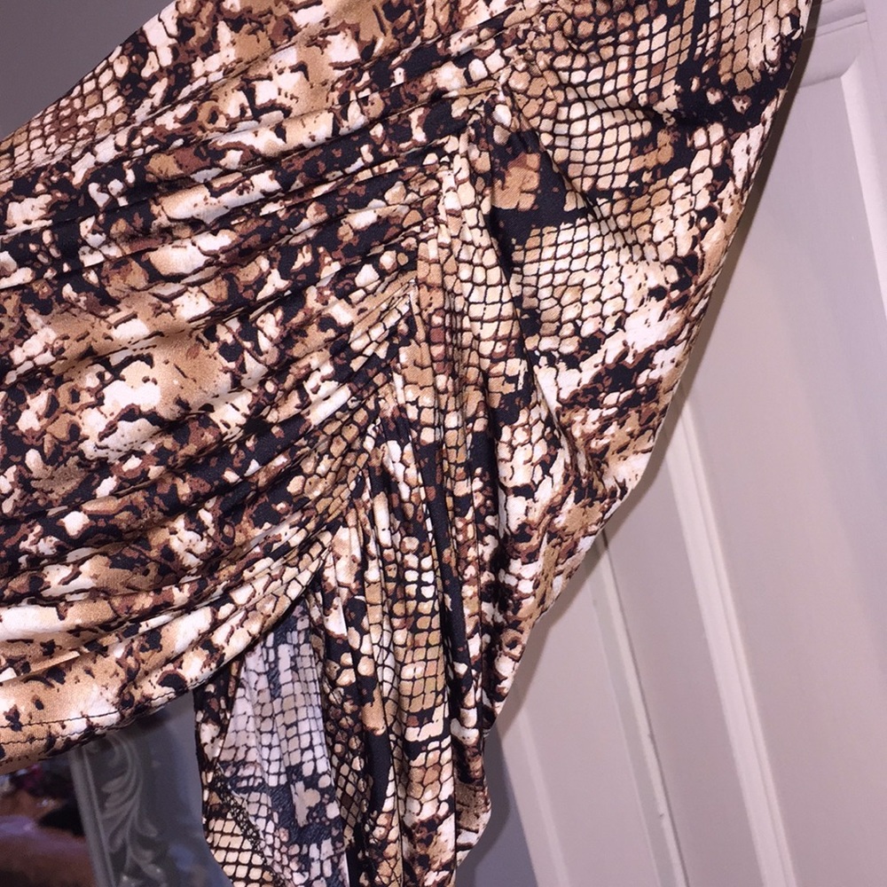 ⬇️ Snake Print Top - Picture 3 of 4